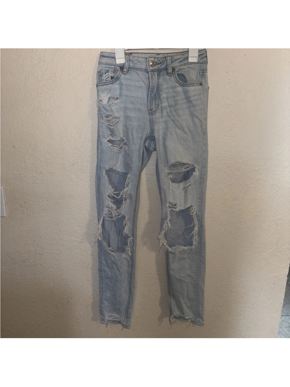 American Eagle Outfitters Light Blue Ripped Boyfriend Jeans
